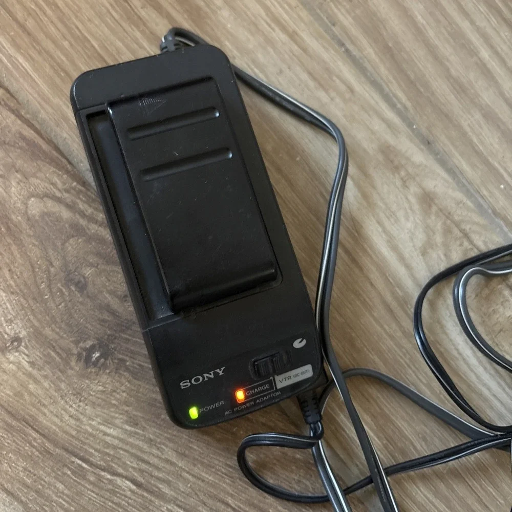 Sony‎ AC Power Adapter / Battery Charger / PSU Power Supply (AC-V16A) & Battery